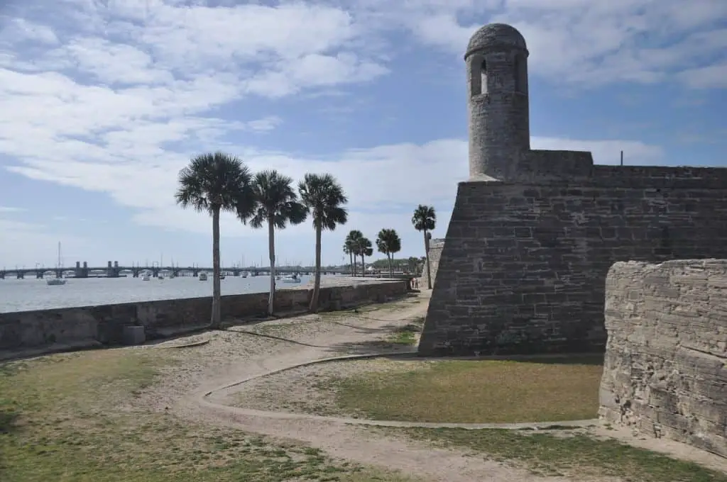 An-Incomplete-List-of-the-Best-Things-to-Do-in-Florida-Castillo-de-San-Marcos-min