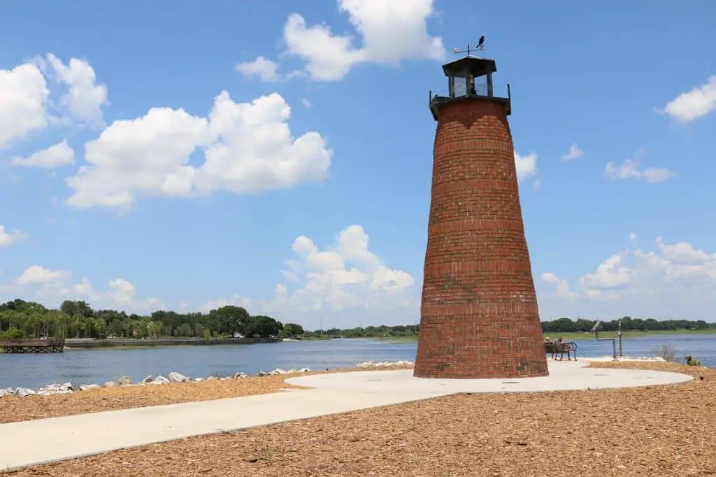 Can-you-swim-in-Lake-Kissimmee-lighthouse