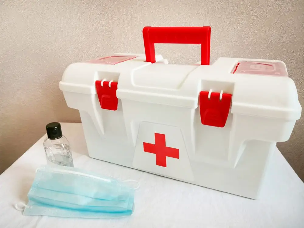 What are 15 things in a first aid kit